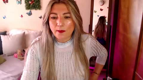 Jolie Mature online show from 4, 5, 2026