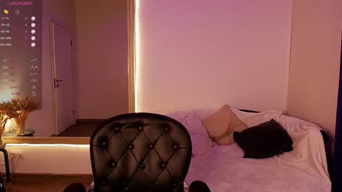 Polly  online show from 17, 10, 2025