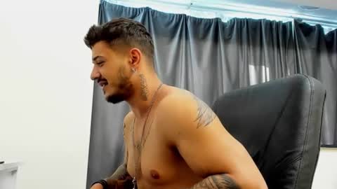 Snapshot of jonnyporn1 chatting on 6, 1, 2025 jonnyporn1 online show from 6, 1, 2025