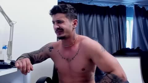 Snapshot of jonnyporn1 chatting on 12, 1, 2025 jonnyporn1 online show from 12, 1, 2025