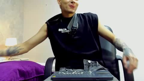 Snapshot of joshbeech chatting on 4, 2, 2026 JoshBeech online show from 4, 2, 2026