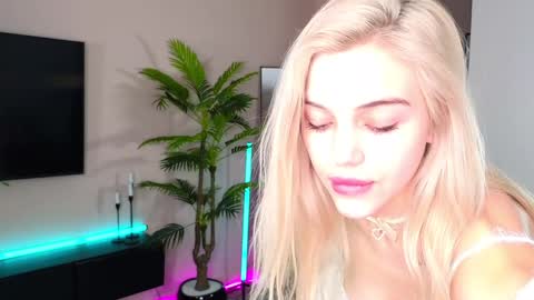 Snapshot of joybunny chatting on 5, 2, 2025 joybunny online show from 5, 2, 2025