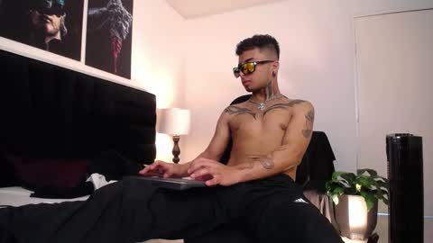 juancamilo66_ online show from 5, 1, 2025