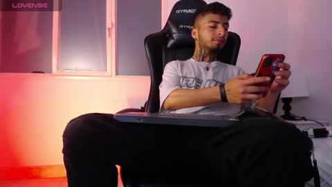 juancamilo66_ online show from 18, 2, 2025