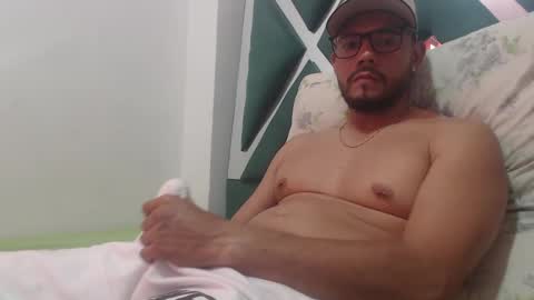 Snapshot of juanfe_style chatting on 8, 11, 2025 juanfe_style online show from 8, 11, 2025