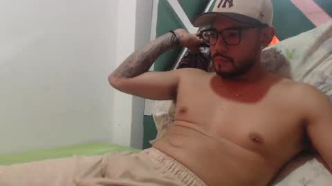 Snapshot of juanfe_style chatting on 10, 11, 2025 juanfe_style online show from 10, 11, 2025