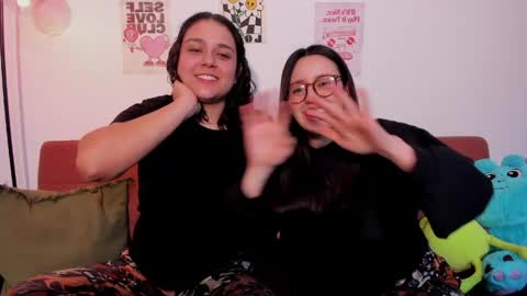 juanitaaa_ online show from 22, 4, 2026