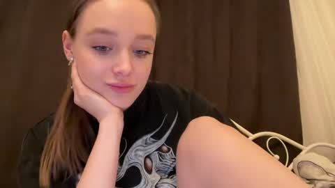 Snapshot of juicy_angels chatting on 8, 4, 2026 alexa online show from 8, 4, 2026