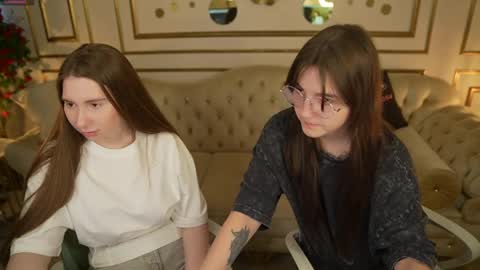 Snapshot of juicy_secrets_054 chatting on 18, 4, 2026 Elza online show from 18, 4, 2026