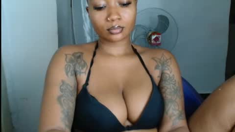 juicyxpink online show from 30, 6, 2026