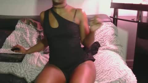 Juiicy Bunns online show from 3, 2, 2025
