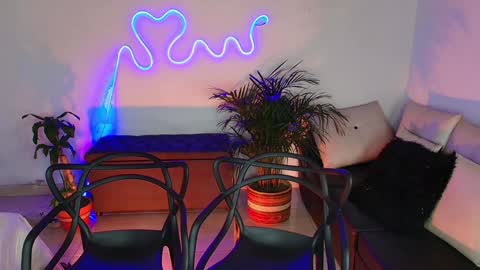 Jules and Gia online show from 2, 2, 2025