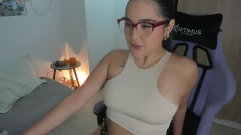 Snapshot of juli_santos_22 chatting on 2, 11, 2025 juli_santos_22 online show from 2, 11, 2025