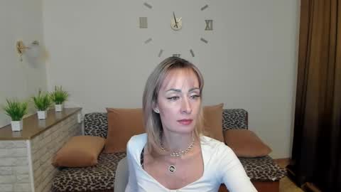 julia__cherry_ online show from 6, 12, 2024