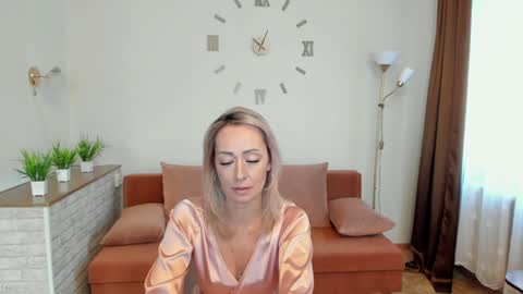 julia__cherry_ online show from 22, 1, 2025