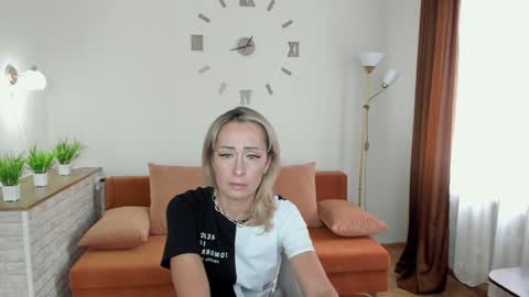julia__cherry_ online show from 25, 1, 2025