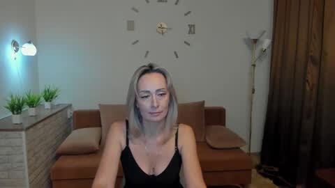 julia__cherry_ online show from 31, 1, 2025