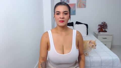 Snapshot of julia_gray_ chatting on 1, 3, 2025 julia online show from 1, 3, 2025