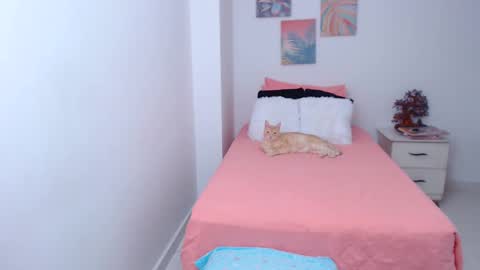 Snapshot of julia_gray_ chatting on 6, 3, 2025 julia online show from 6, 3, 2025