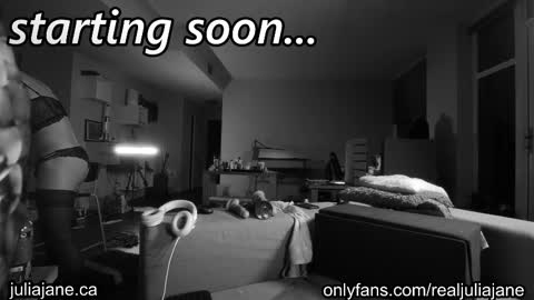 Julia Jane online show from 4, 2, 2026