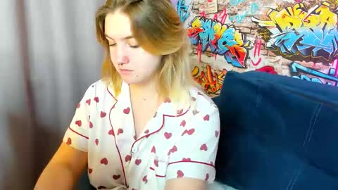 Julia Jips online show from 15, 10, 2025
