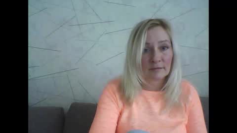 Julia mee online show from 18, 11, 2025