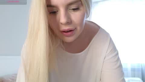 Snapshot of juliacontrol chatting on 3, 1, 2025 Molly online show from 3, 1, 2025