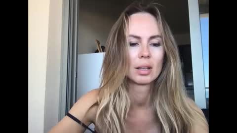 julialemilf online show from 20, 5, 2026