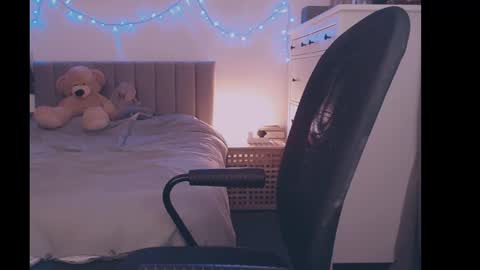 julialiones online show from 31, 1, 2025