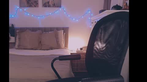 julialiones online show from 3, 2, 2025