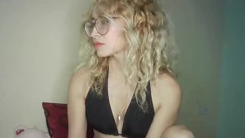 JuliaMack online show from 19, 12, 2024