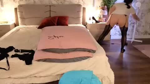 juliamillss online show from 30, 6, 2026