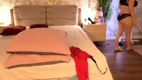 juliamillss online show from 2, 7, 2026