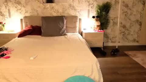 juliamillss online show from 4, 7, 2026