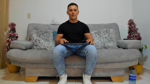 julian_wallace online show from 19, 12, 2024