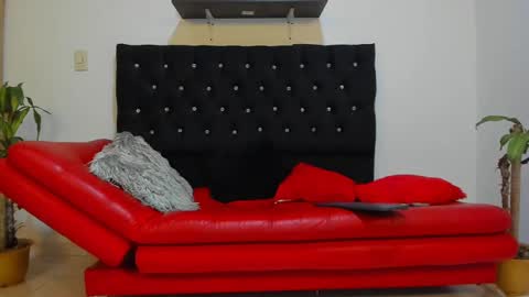 julian_wallace online show from 14, 2, 2025