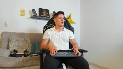 julian_wallace online show from 13, 10, 2025