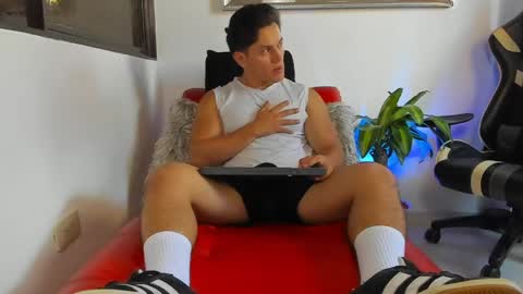 julian_wallace online show from 30, 4, 2026