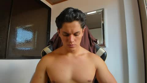 julian_wallace online show from 9, 5, 2026