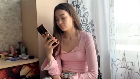 Snapshot of julianeaukamp chatting on 4, 3, 2026 Viola online show from 4, 3, 2026