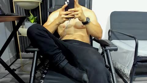 Julian online show from 12, 2, 2026