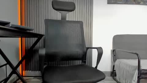 Julian online show from 4, 8, 2026