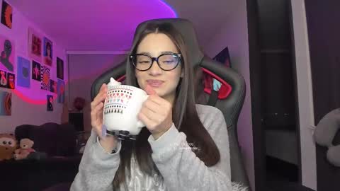 Jeimy Help me to reach 100 thumbs up online show from 11, 2, 2026