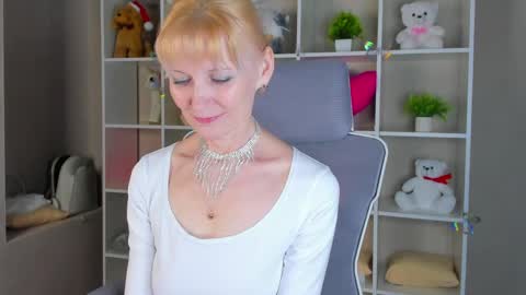 Julie Lucasss online show from 1, 4, 2026