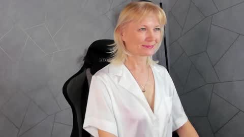 Julie Lucasss online show from 1, 5, 2026