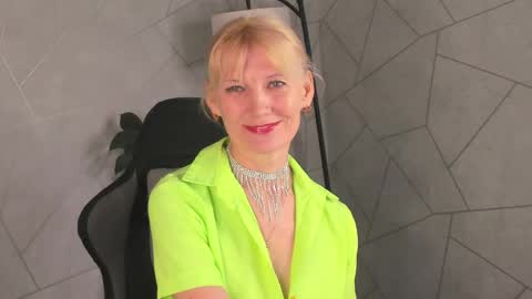 Julie Lucasss online show from 6, 5, 2026
