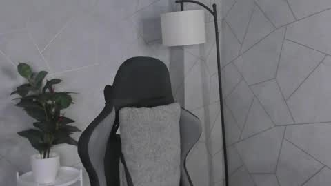 Julie Lucasss online show from 19, 5, 2026