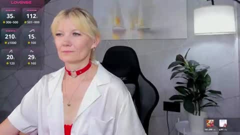 Julie Lucasss online show from 3, 7, 2026