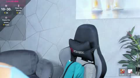 Julie Lucasss online show from 22, 7, 2026