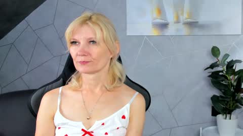 Julie Lucasss online show from 30, 7, 2026